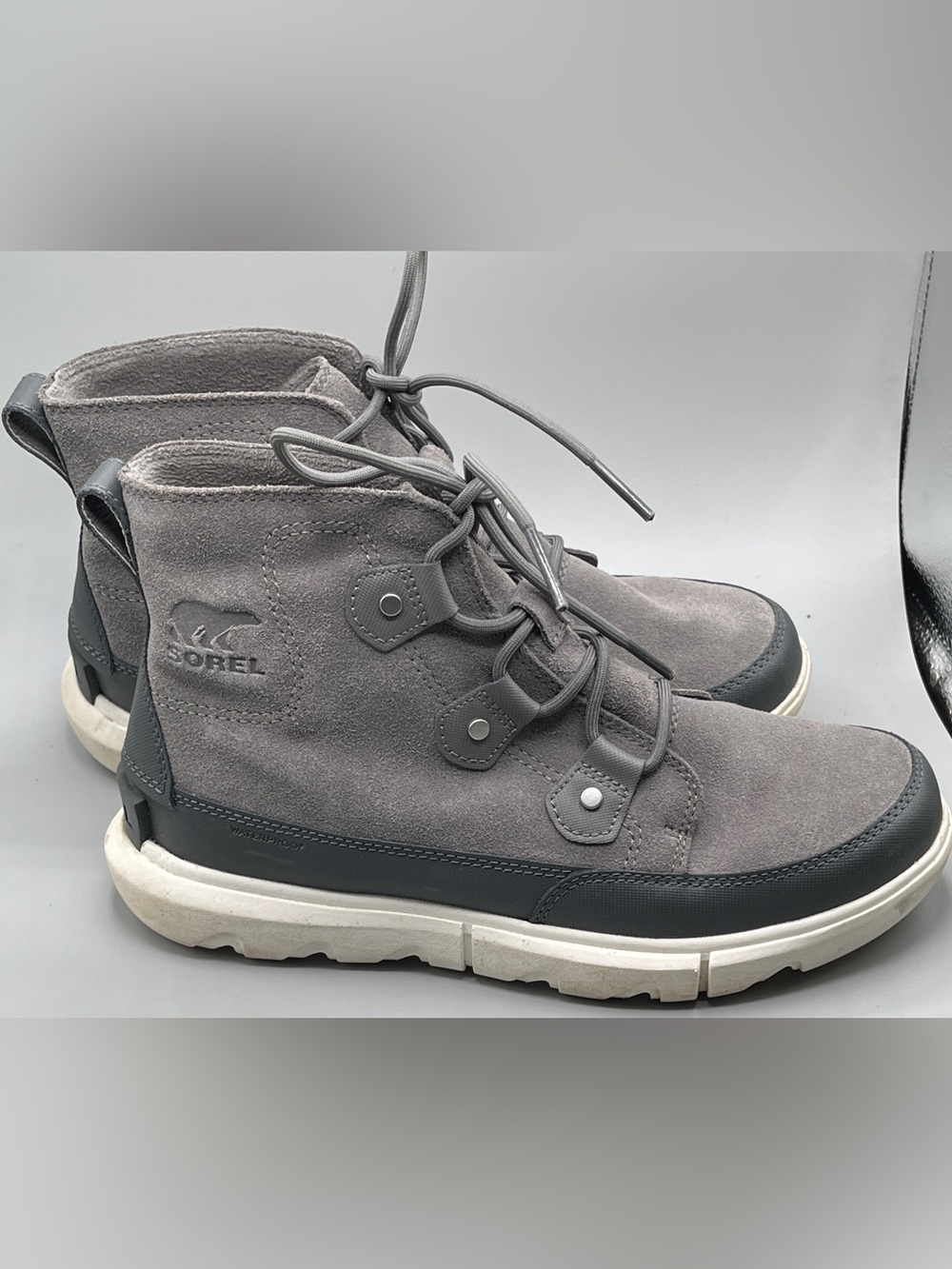 Sorel Womans Explorer II Jaon boots grey size 8.5 waterproof